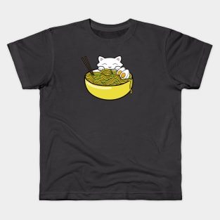 Cute cat eating ramen noodles Kids T-Shirt